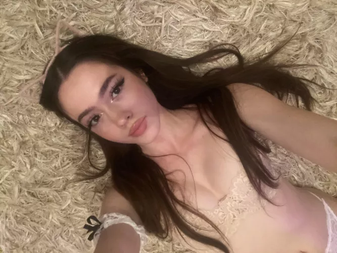 I feel so cute laying with my long hair like this^.*