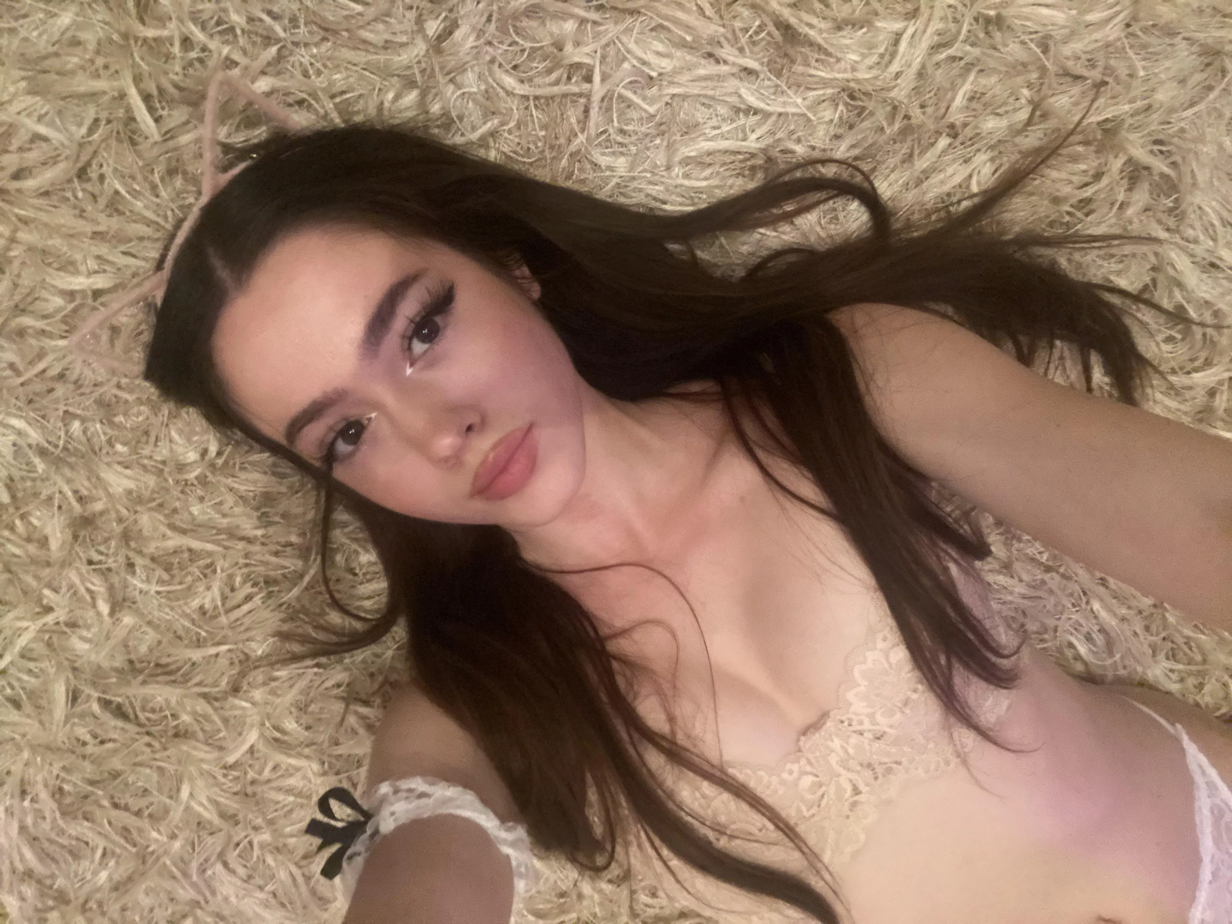 I feel so cute laying with my long hair like this^.*