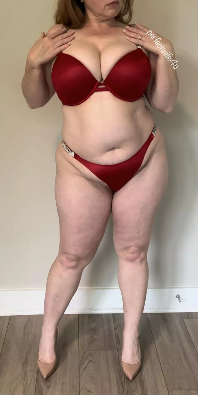 I love a man that appreciates a curvy MILF