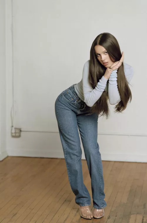 I’m pumping so hard to Olivia Rodrigo she gets me way to horny