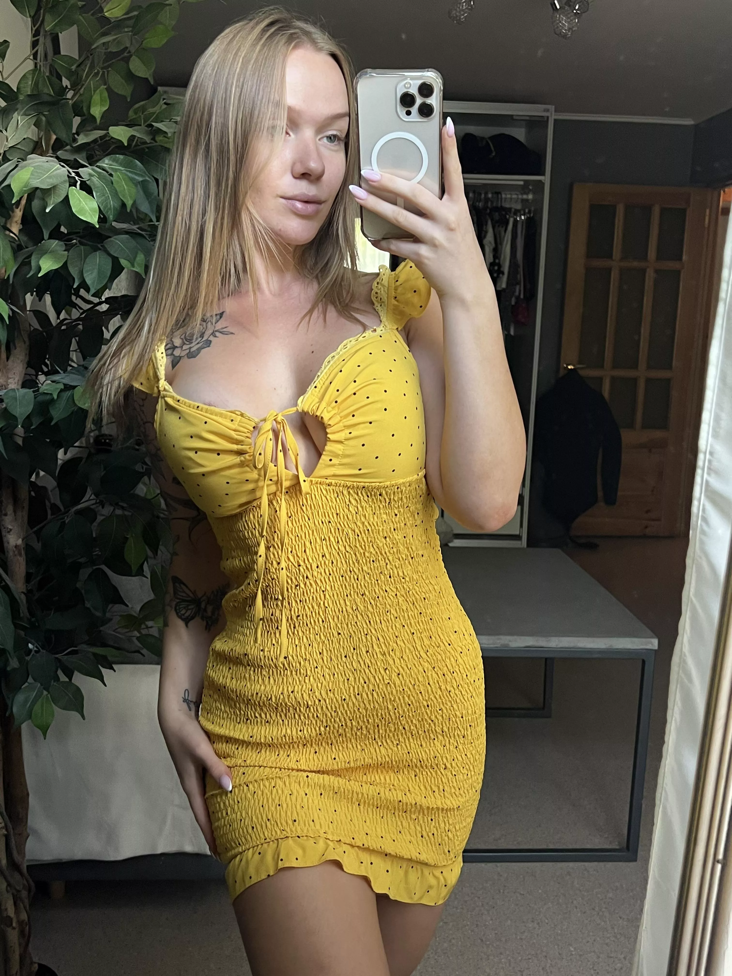 Isn't this yellow tight dress just the cutest 💛
