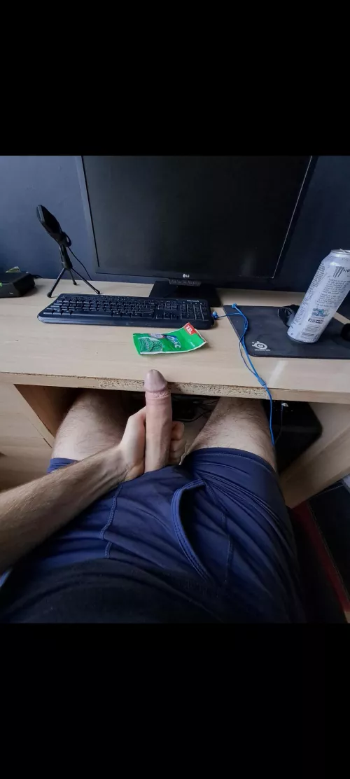 Let me know what you think about my fat cock 🤭