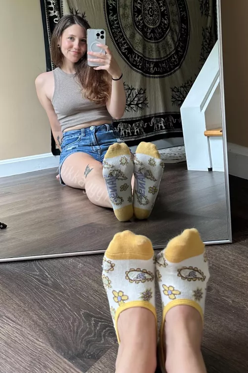 [Selling] Don’t try to resist them, we both know you can’t. Menu/drawer pinned. Free shipping, tracking, pow photo included