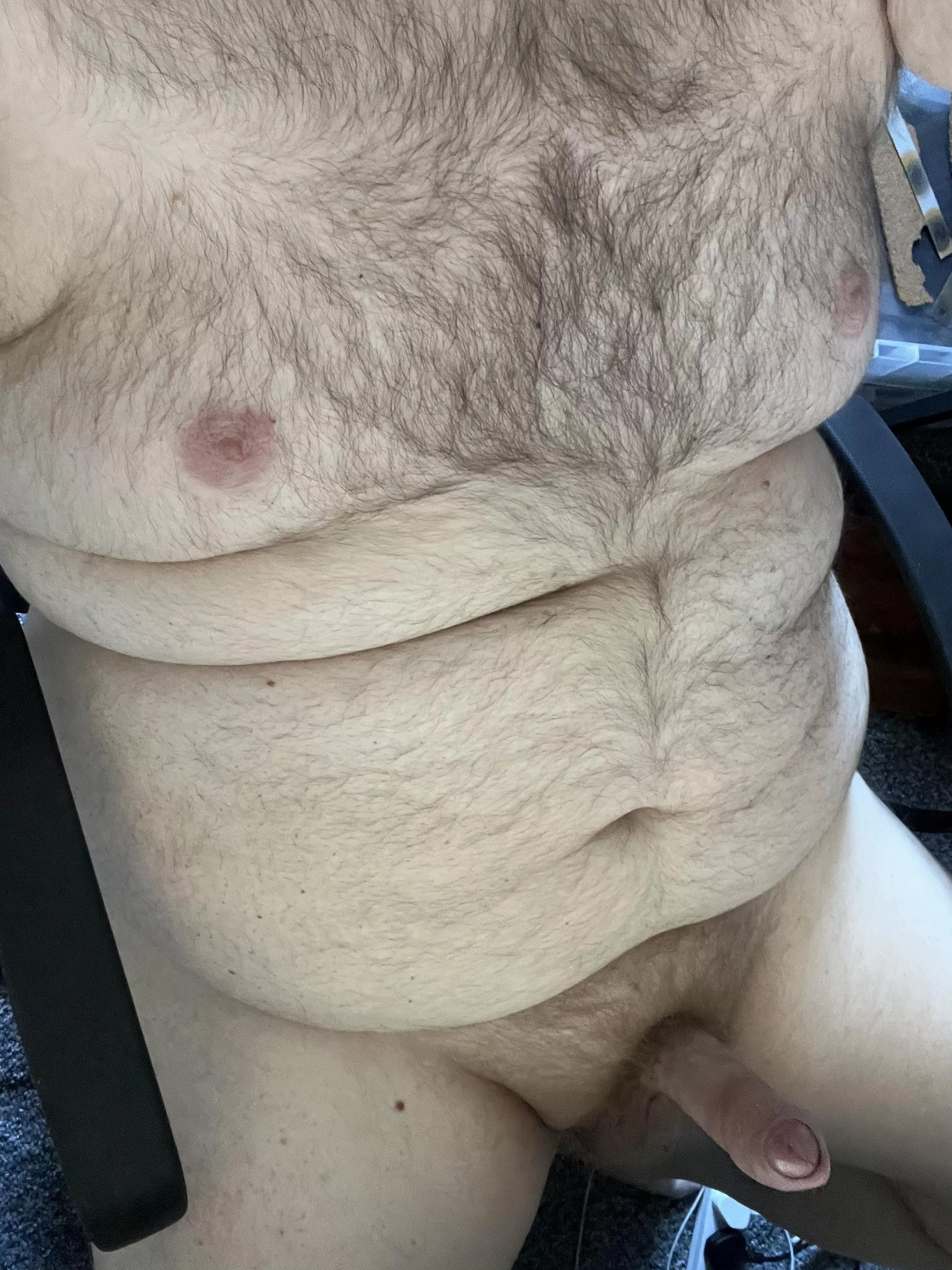 When you work from home and it’s hot 🥵