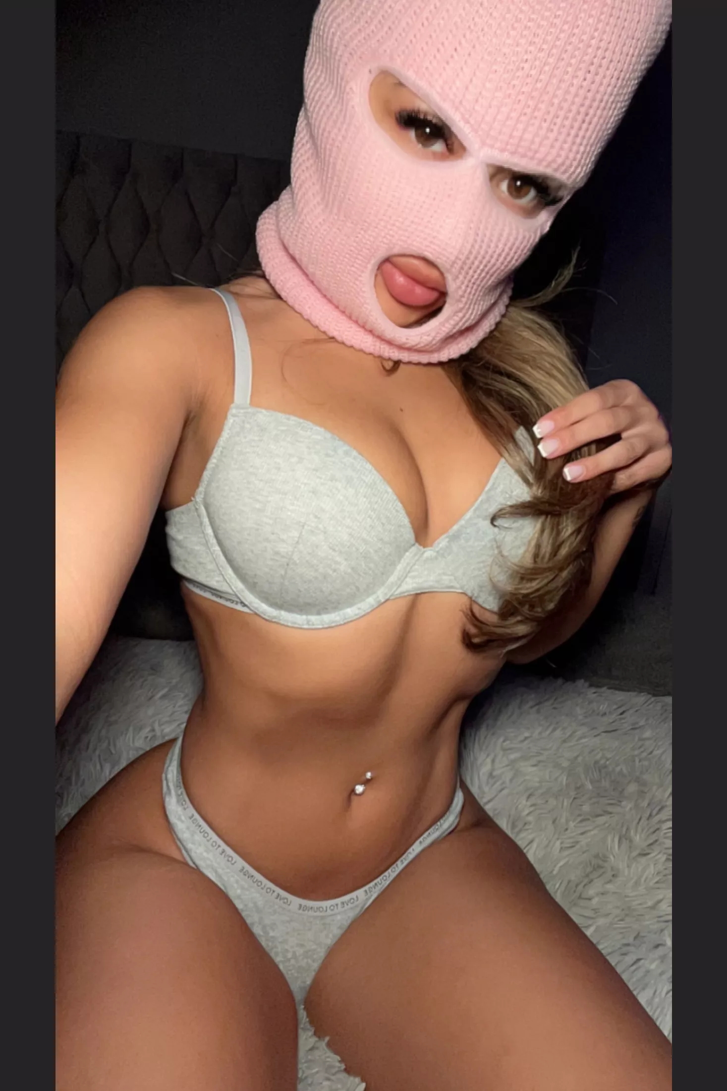 Who wouldn't love to touch my sexy bellybutton