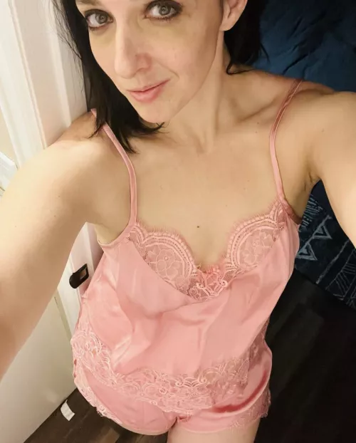 Will you tell anyone if I send you nudes?