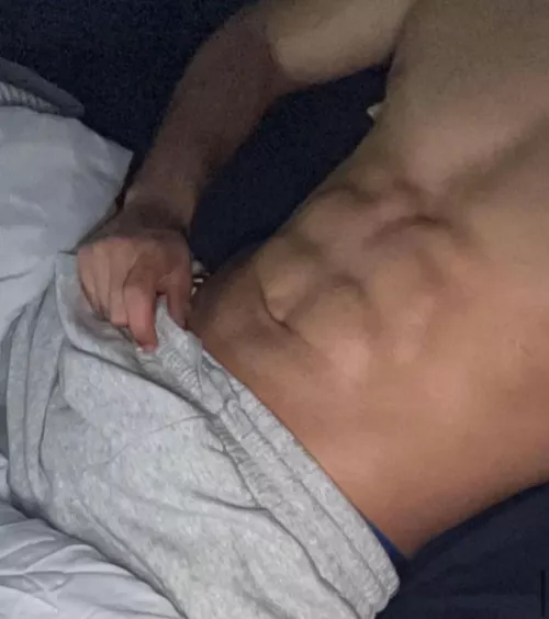 19 Hmu hung guys jamesswimmer23 +muscular