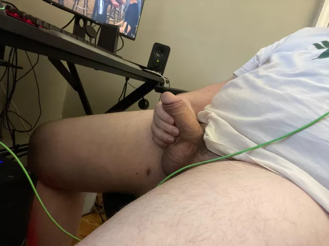 33 m fat daddy with a thick cock looking for hot guys to chat and trade SN: Saltyyblank