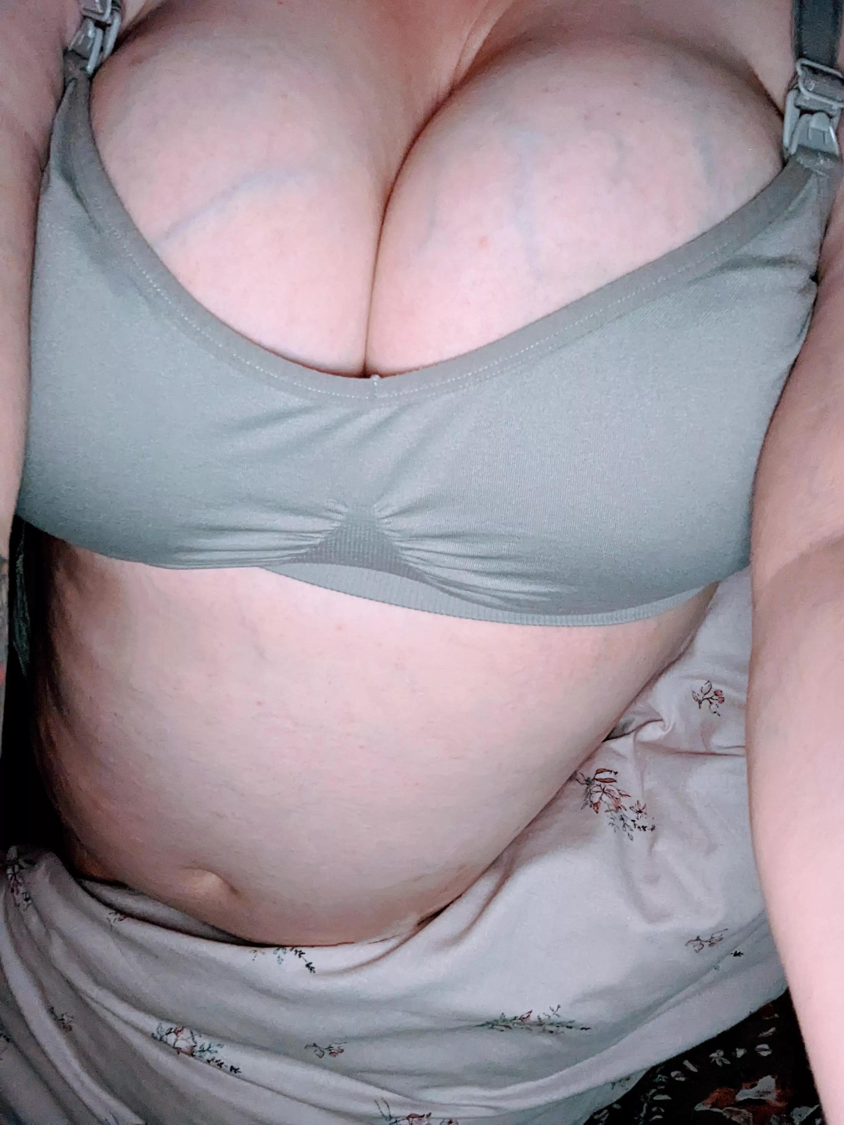 Any girls into goth milfs?