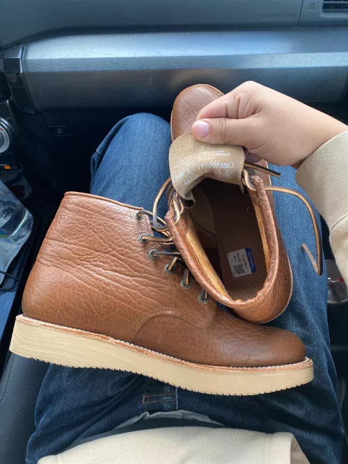 Can anyone help identify these boots?