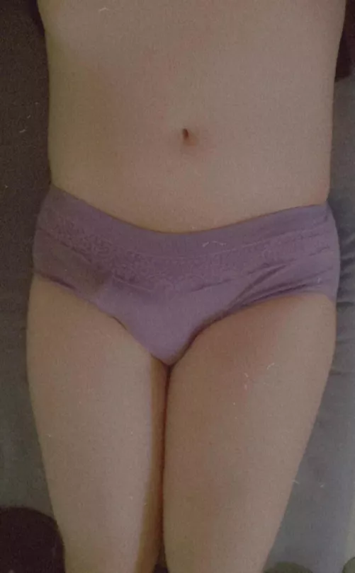 Going to sleep in this panties while im hard 🙈🥰