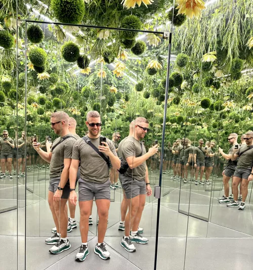 Happy Friday from Vienna🇦🇹😀 Any recommendations for what to see or do here in this beautiful city?