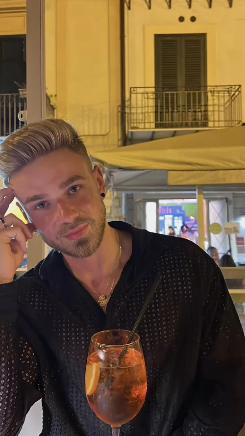 happy friday guys 💕