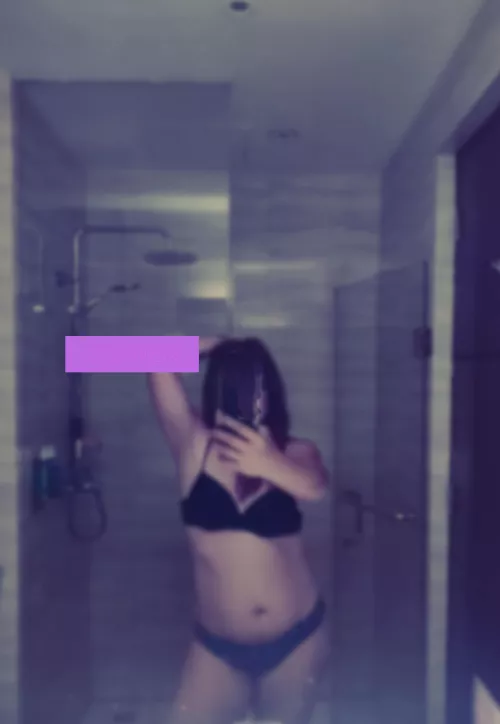 Hotel bathroom sel[f]ie