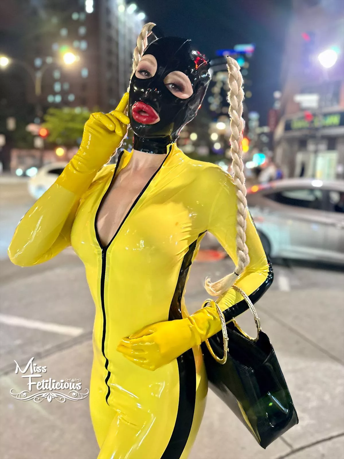 I just woke up after a 13 hour night. I could still sleep if I didn’t had my alarm set. Montreal was amazing but I was exhausted at the end.