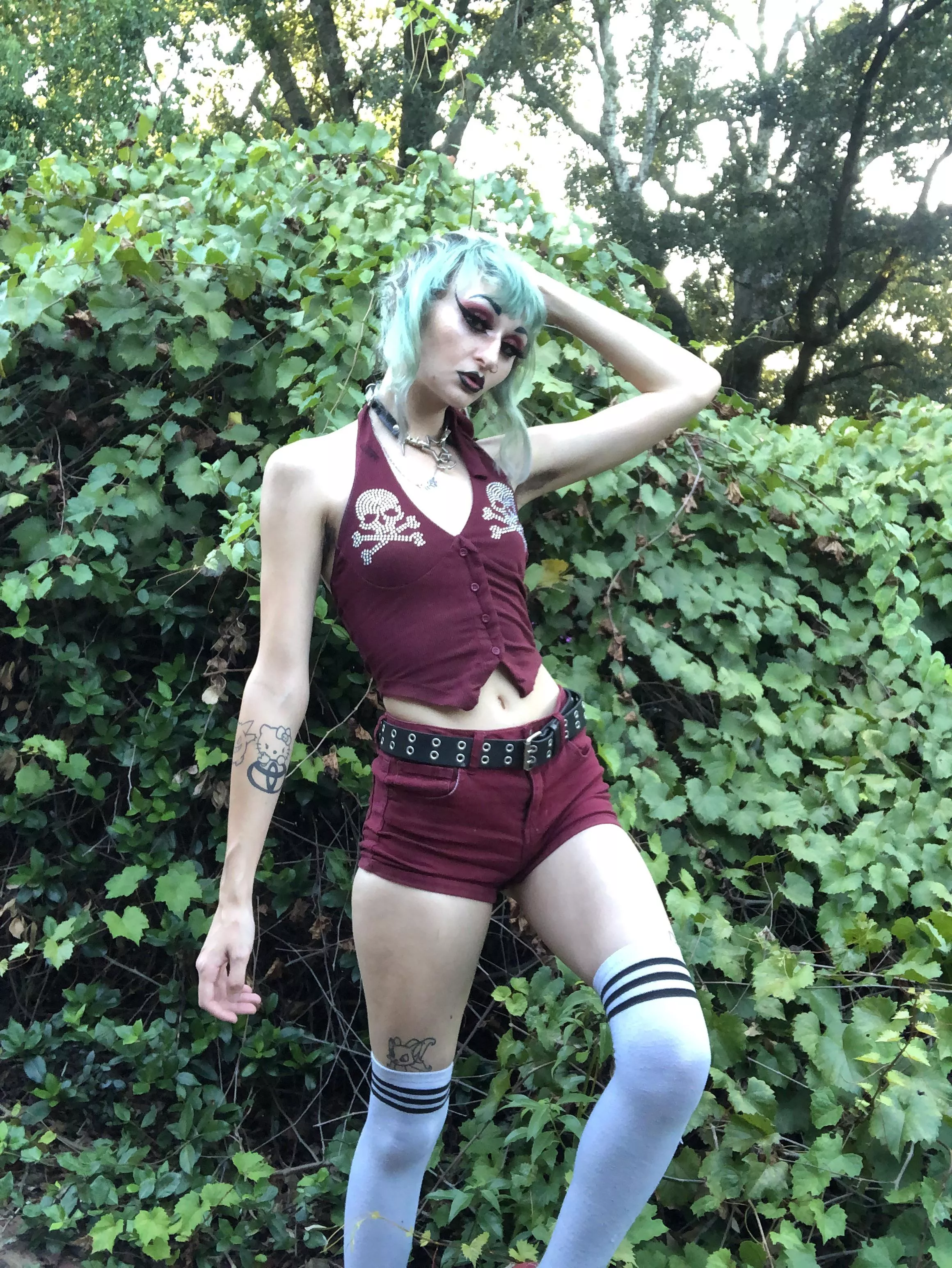 I wanna hang around outside ~