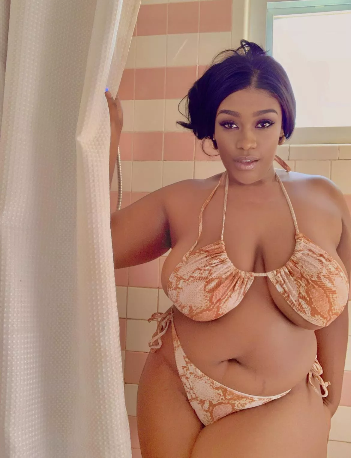 it’s been sooo hottt outside babe, let’s cool off!