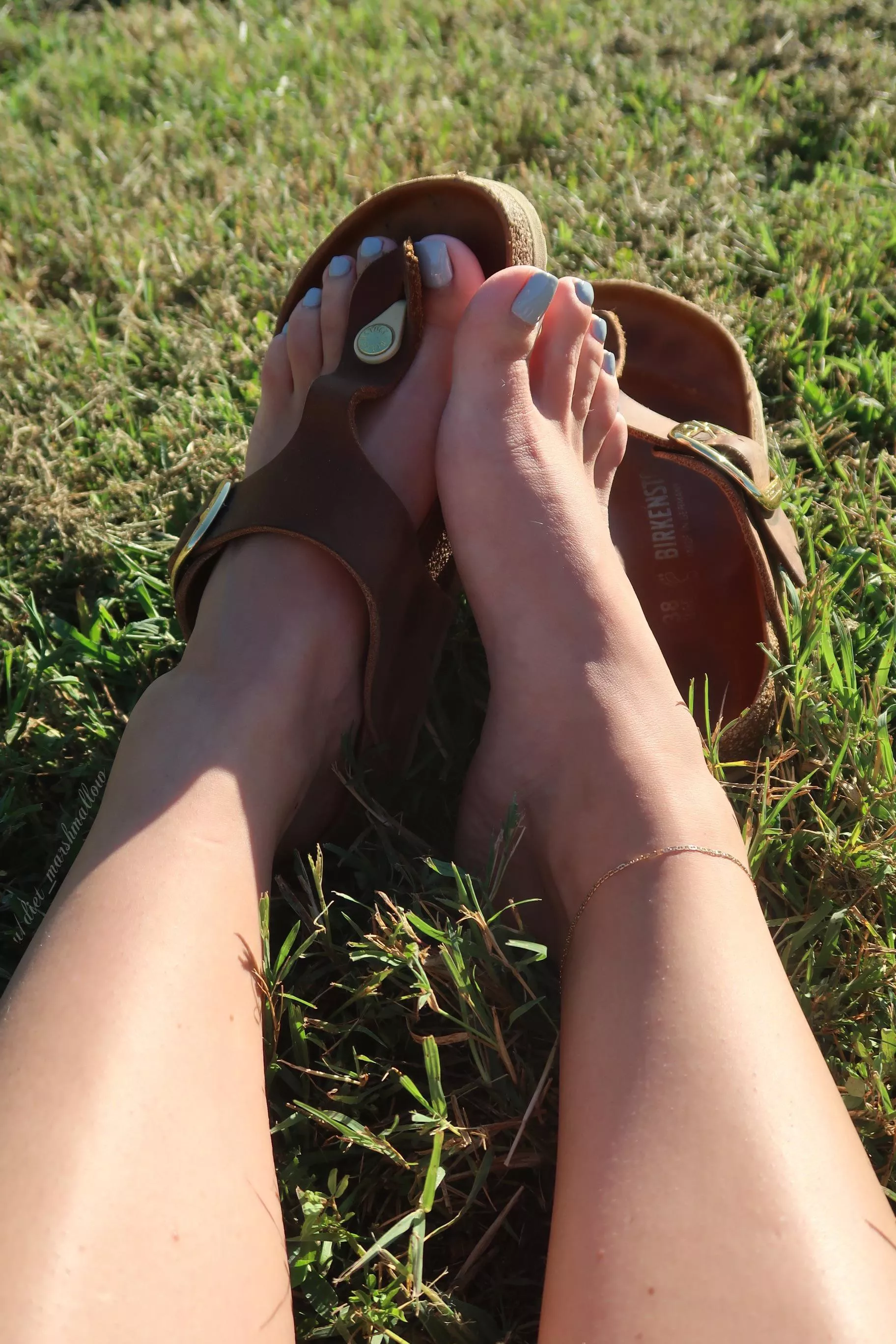 Look closely for toe prints 🤭