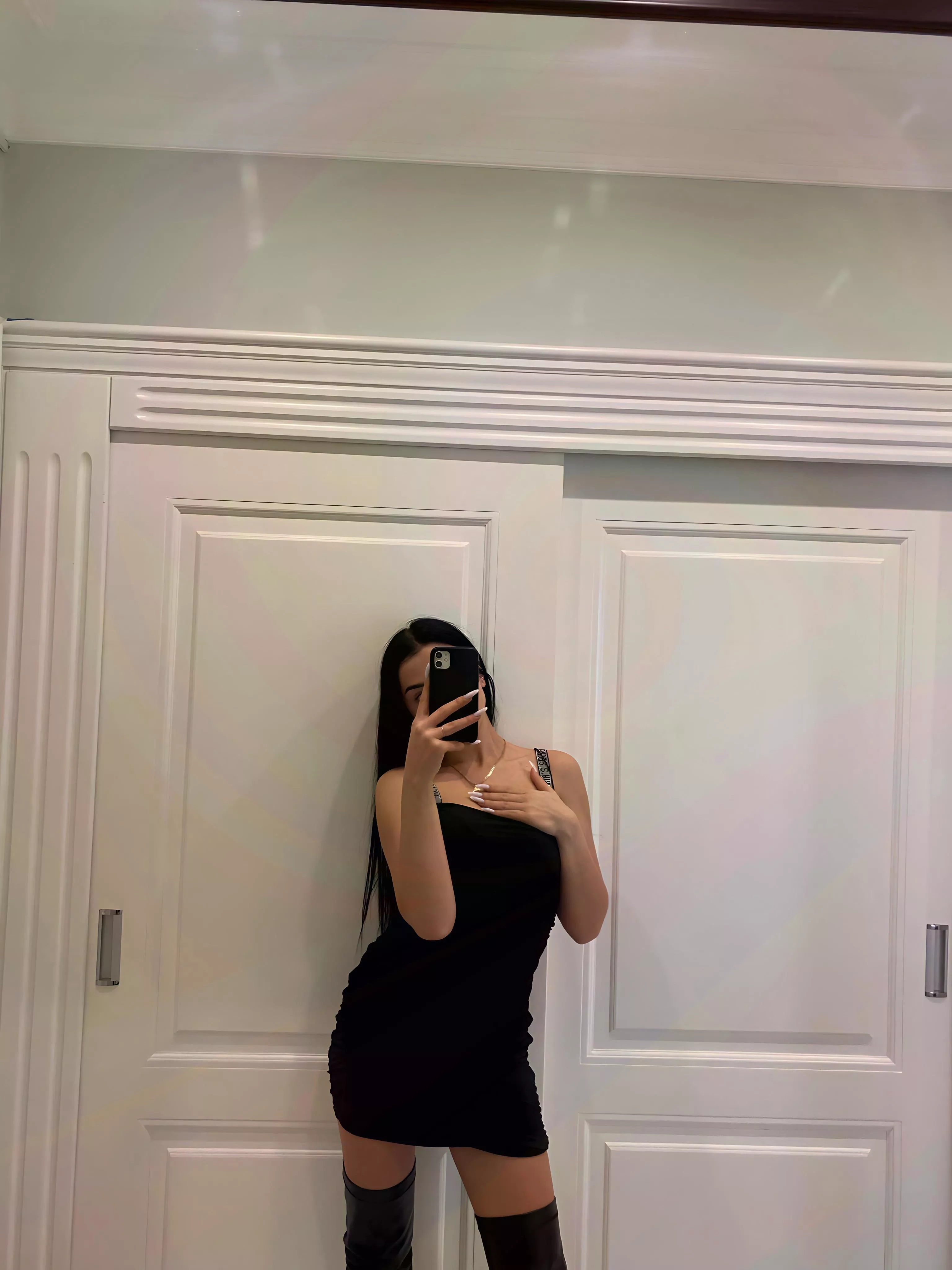 Only 18 yo but sharing my nudes with anyone is literally my hobby ;)