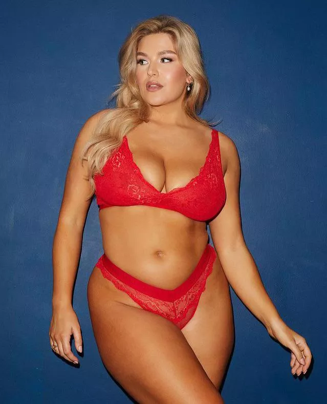 Paige Pilgrim (sexy size realistic model and minor singer)