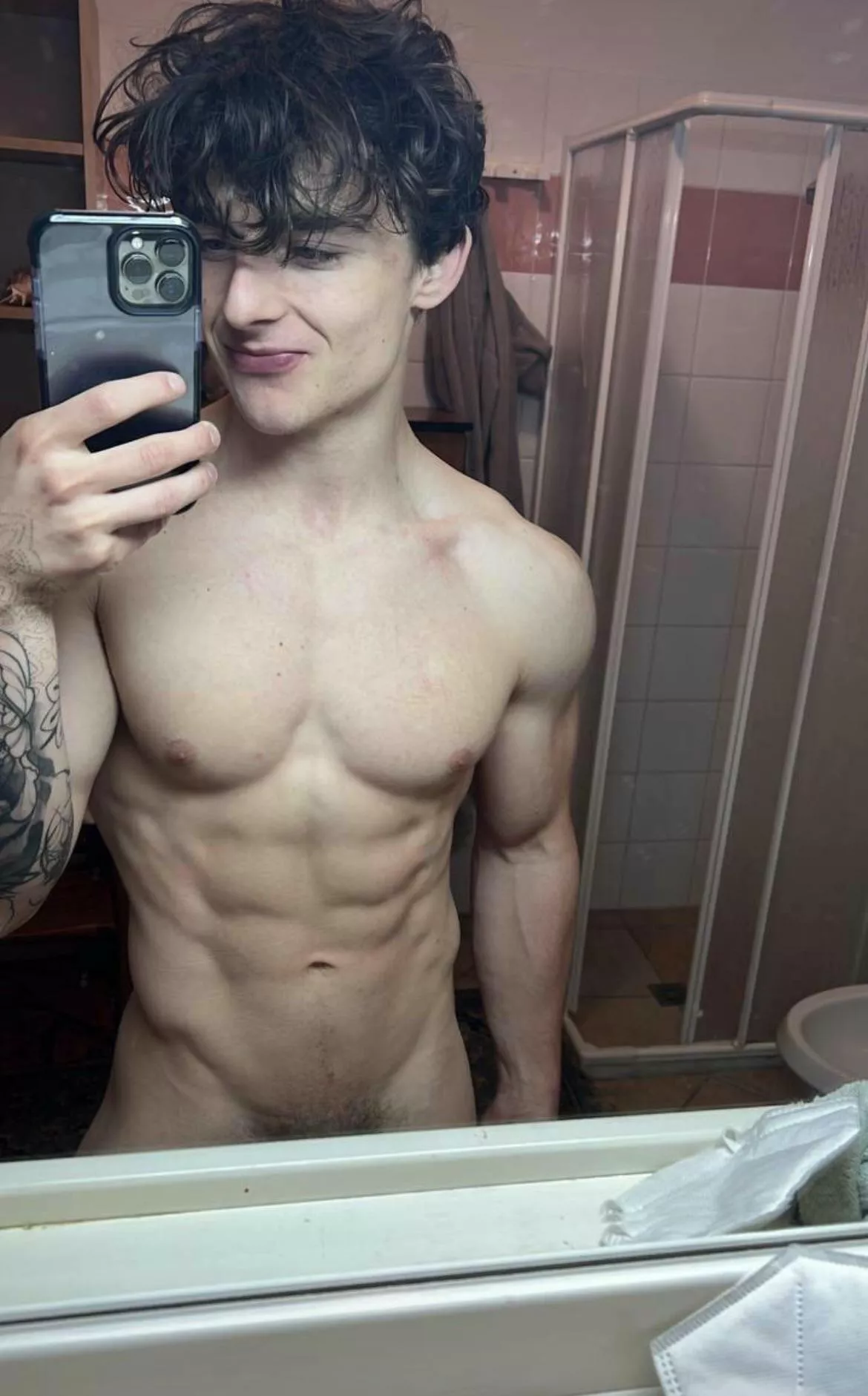 Photo taken before I went into the shower with my friend from Ghana ?🍆🤤