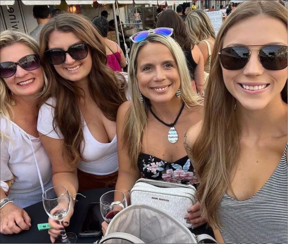 Which one? 1. (Laura) 2. (Grace) 3. (Amanda). 4. (Jordyn)