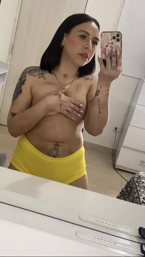 Who wants to make mommy proud and suck her titties?