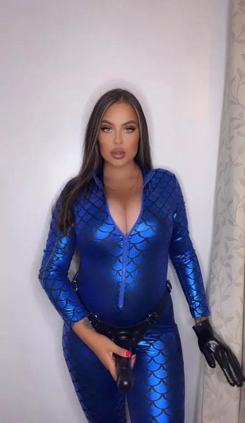 Will you let mommy play with your holes, sweety? [F]