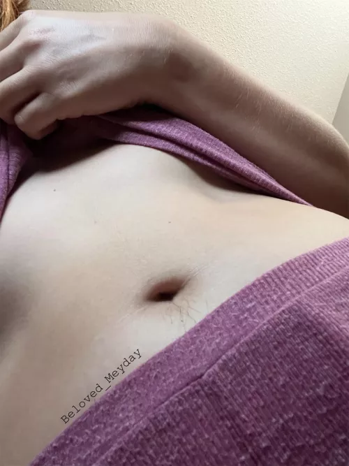 Bellybutton & tummy freckles