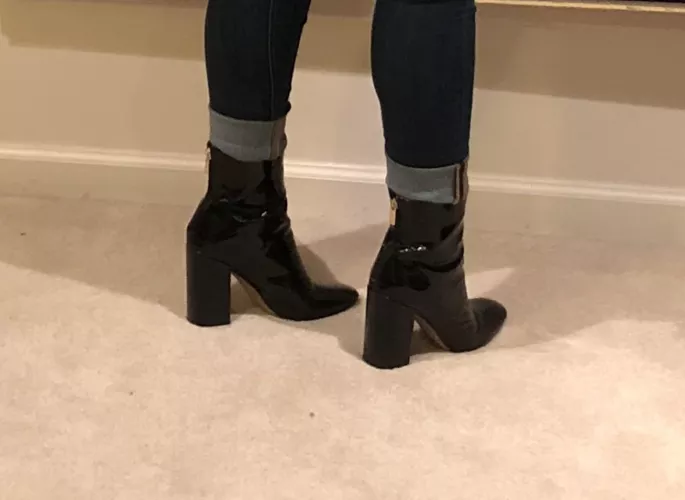 College teen is a distraction in class