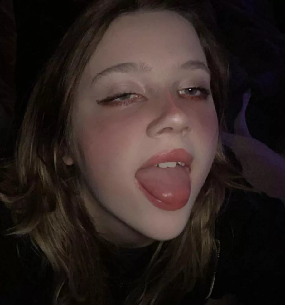 Come nut all over this pretty face 🫶💦