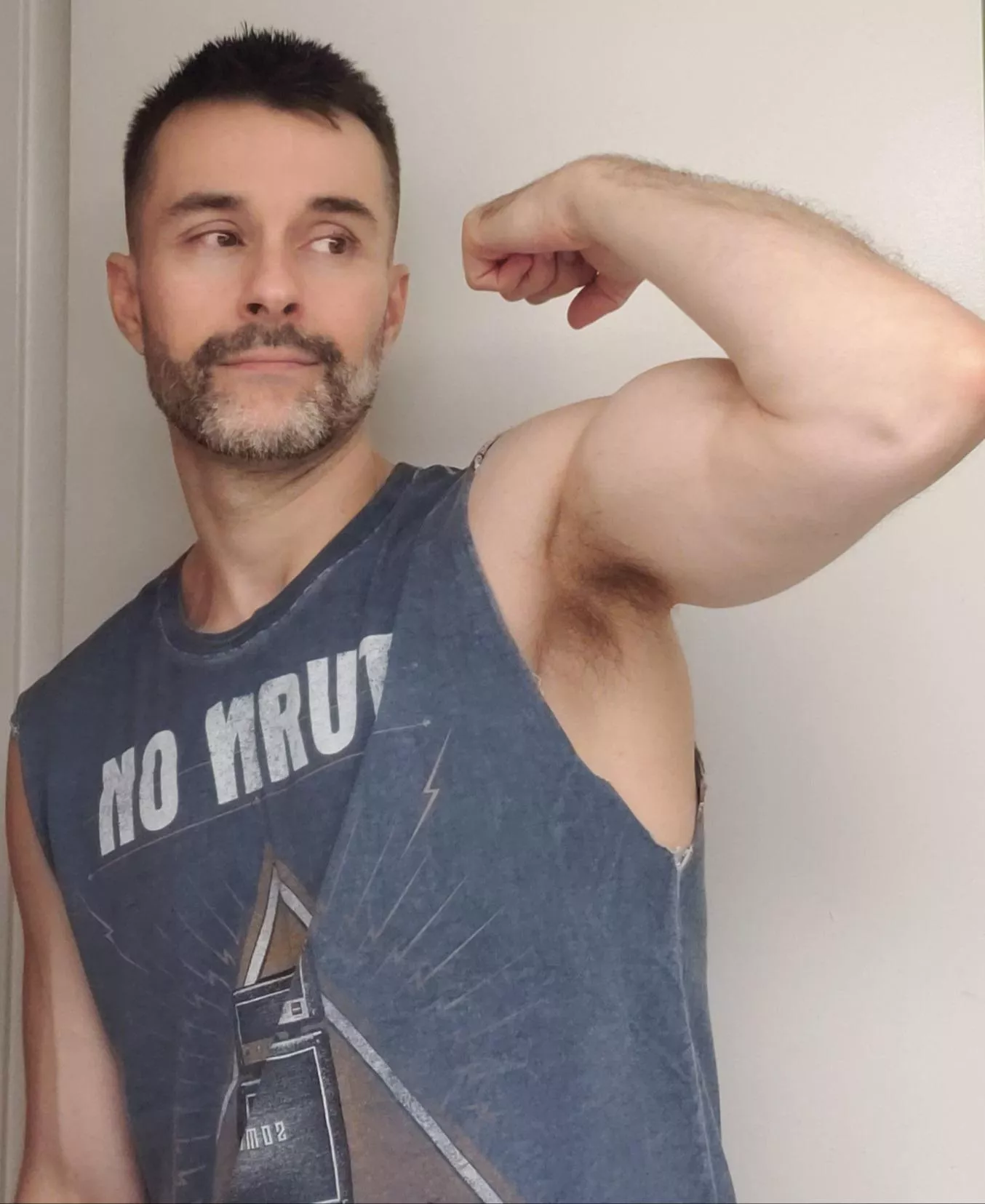 *free hugs*