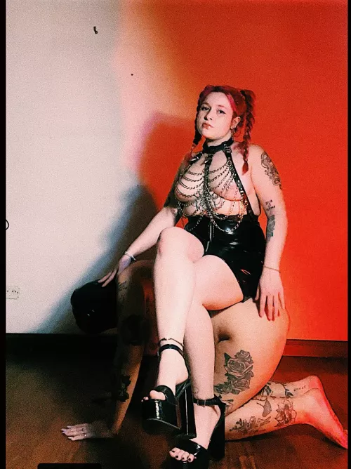 I love using my slaves as objects, they must be completely devoted to me no matter what