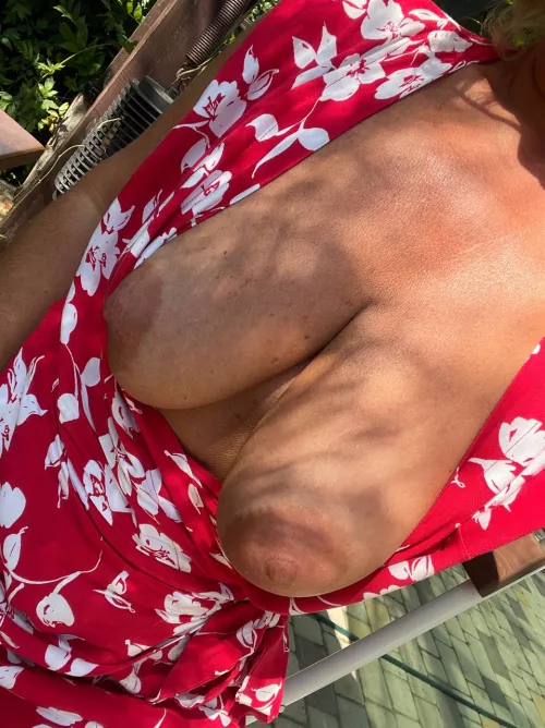 Moms outfit for the day. Easy access.