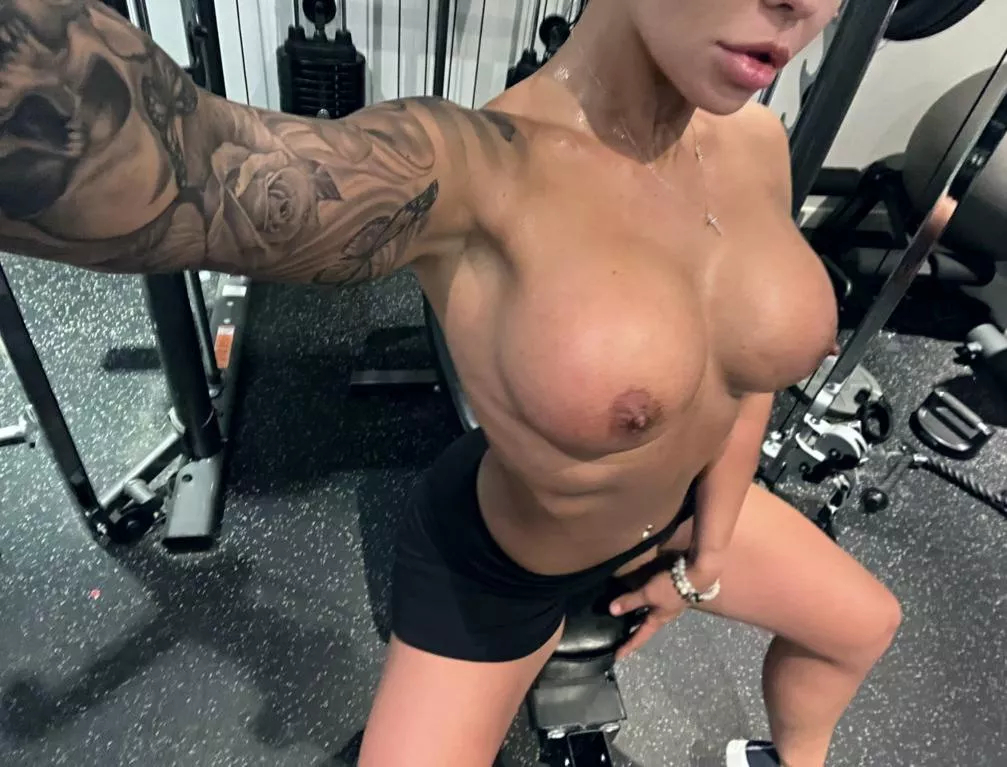 Topless workouts getting the guys pumped in more than their chest