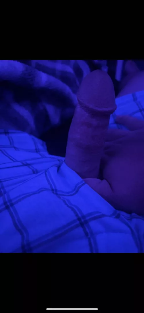 18 m anyone around age hmu