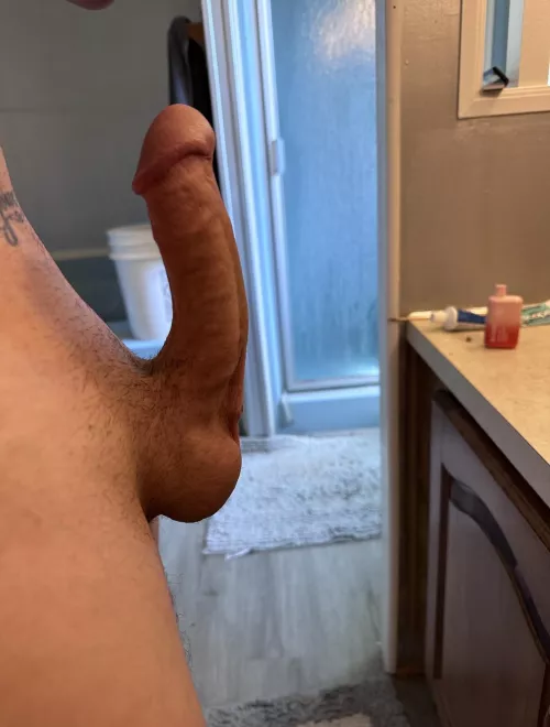 (31) pointing straight up