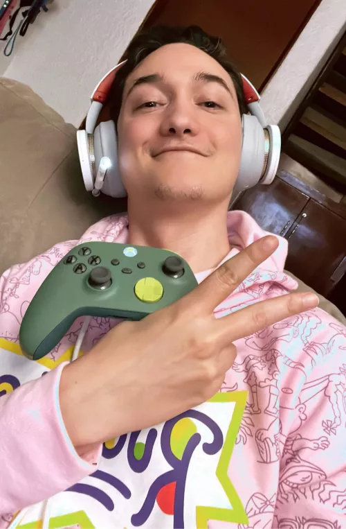 [36🇲🇽] laid back easy going guy searching dudes around my age to play Texas Chain Saw Massacre with.