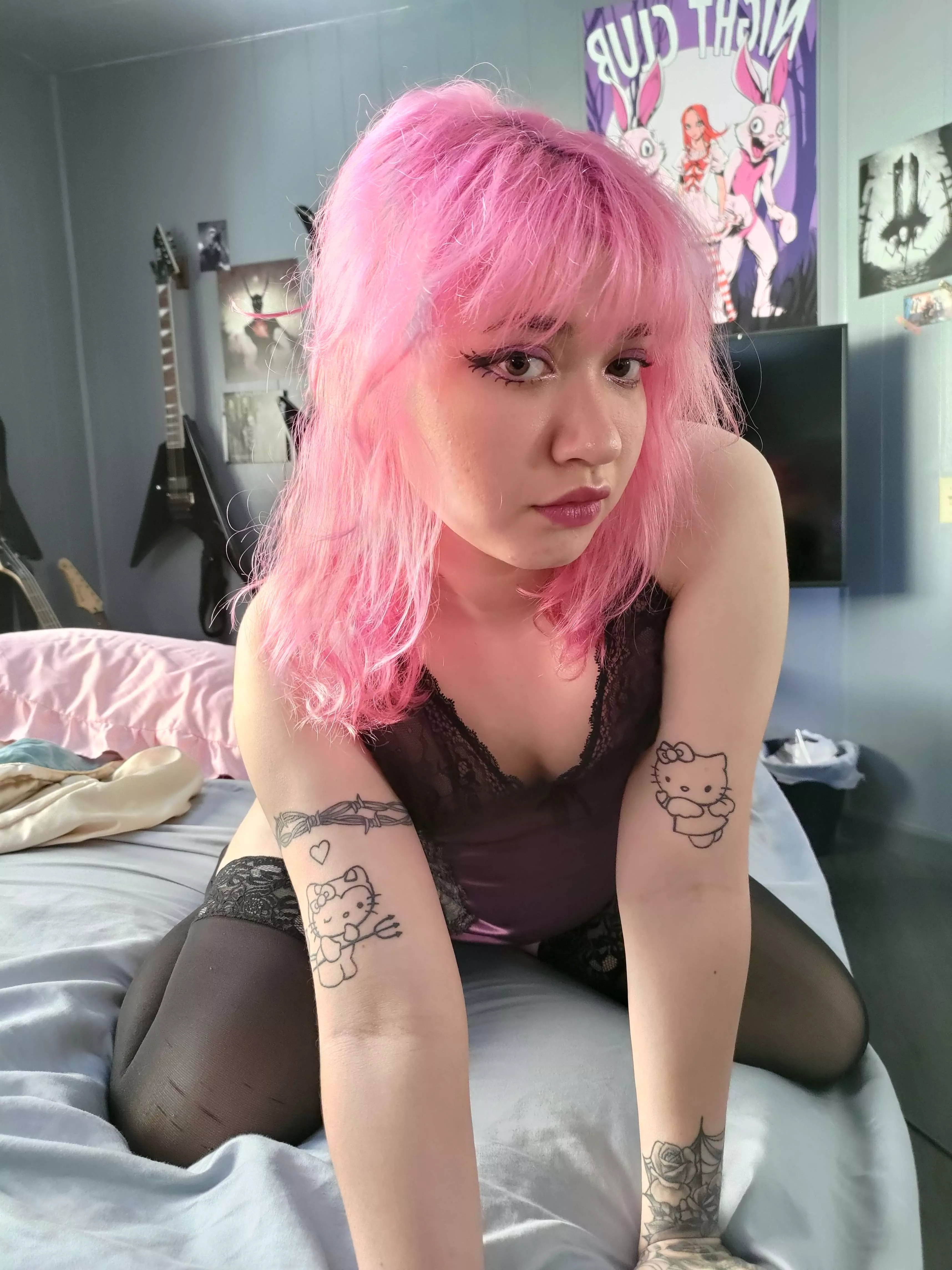 Are you a fan of pink girls? 💖