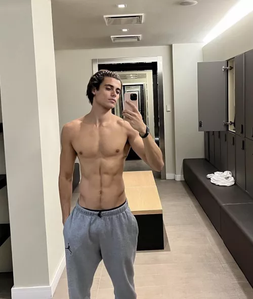 Do girls like grey sweatpants?