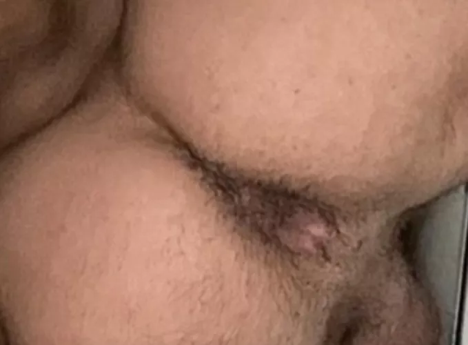 Gay daddy here - lookin fir younger fellas who want to show off on camera.