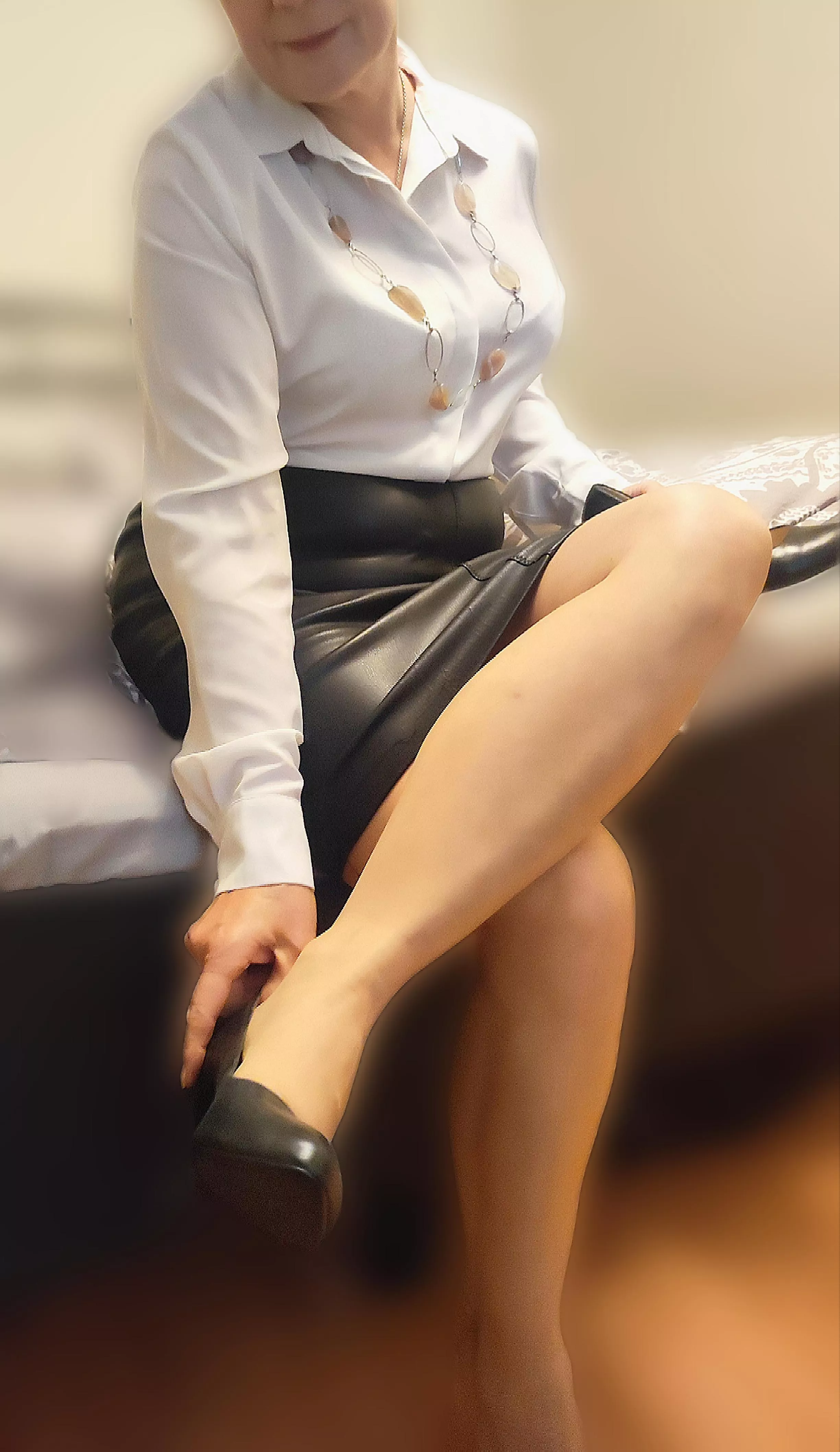 Going out for a date date with my boss, how do you like my outfit?