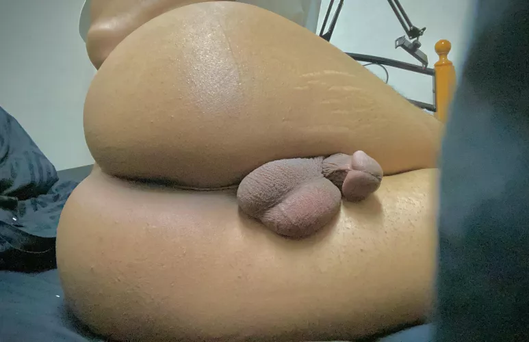 Hot position for easy access & exchange kisses, right? 🥴