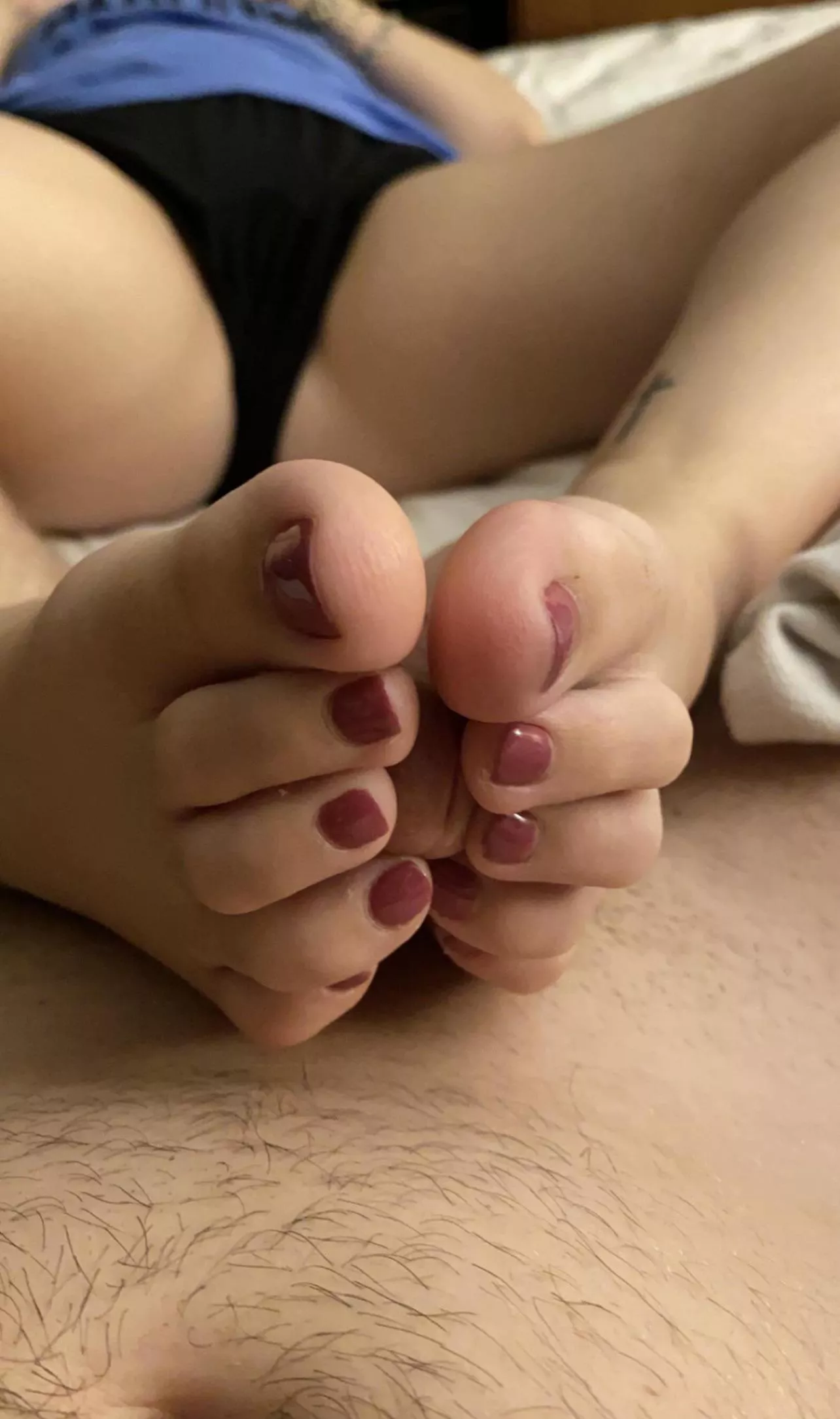 I love dick between my feet 🥵