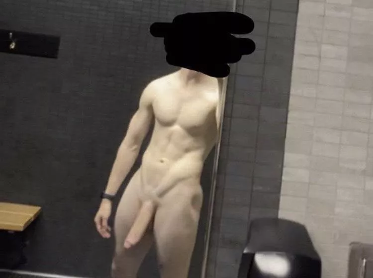 I love taking nudes at the gym