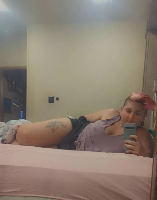 Looking for a Domme to rp