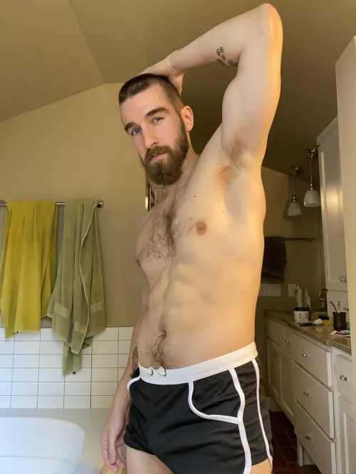 My own pits distract me sometimes 🥵