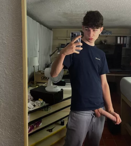 Sending nudes to people that hmu 😉