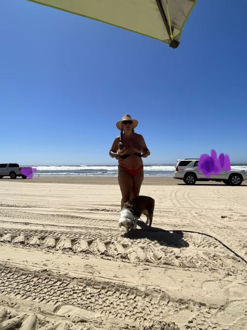 She flashes them everywhere these days 😝