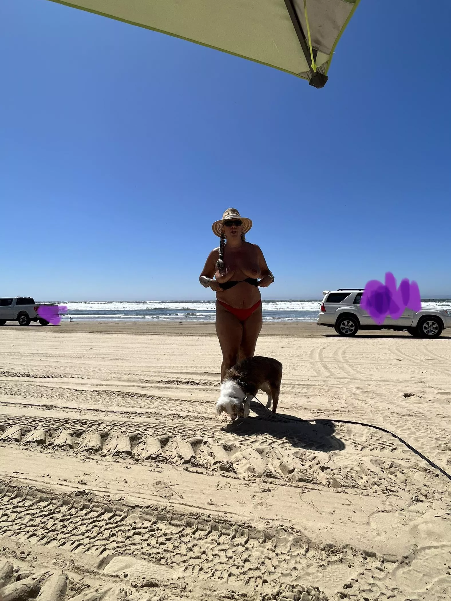 She flashes them everywhere these days 😝